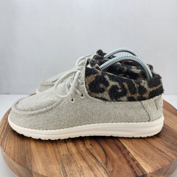 Hey Dude Womens Size 7 Britt Cream Cheetah Lace Up Comfort Loafer Shoes - Picture 1 of 9